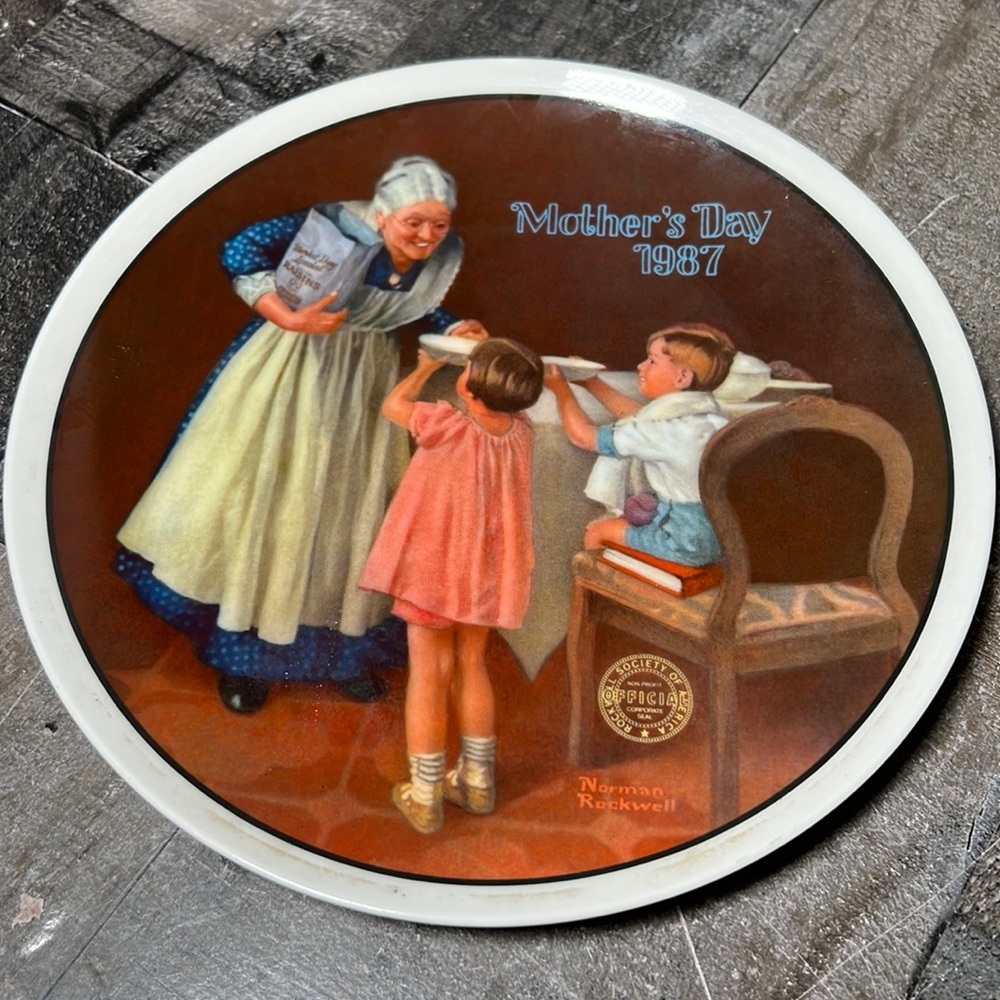 Knowles Mothers Day Series Grandmas Surprise Plate Norman Rockwell 1987